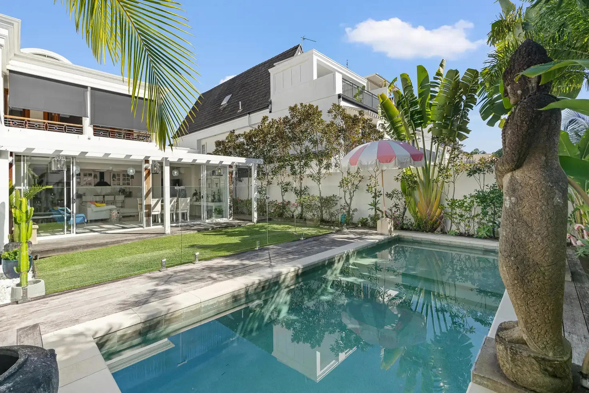 1/33 Peak Avenue, Main Beach