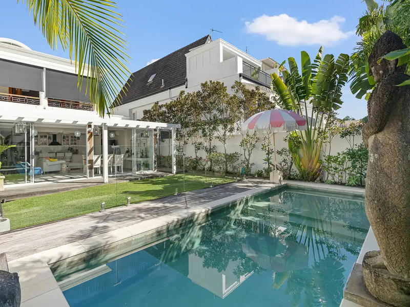 1/33 Peak Avenue, Main Beach
