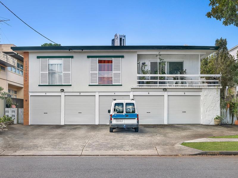 2/19 Sunset Boulevard, Surfers Paradise