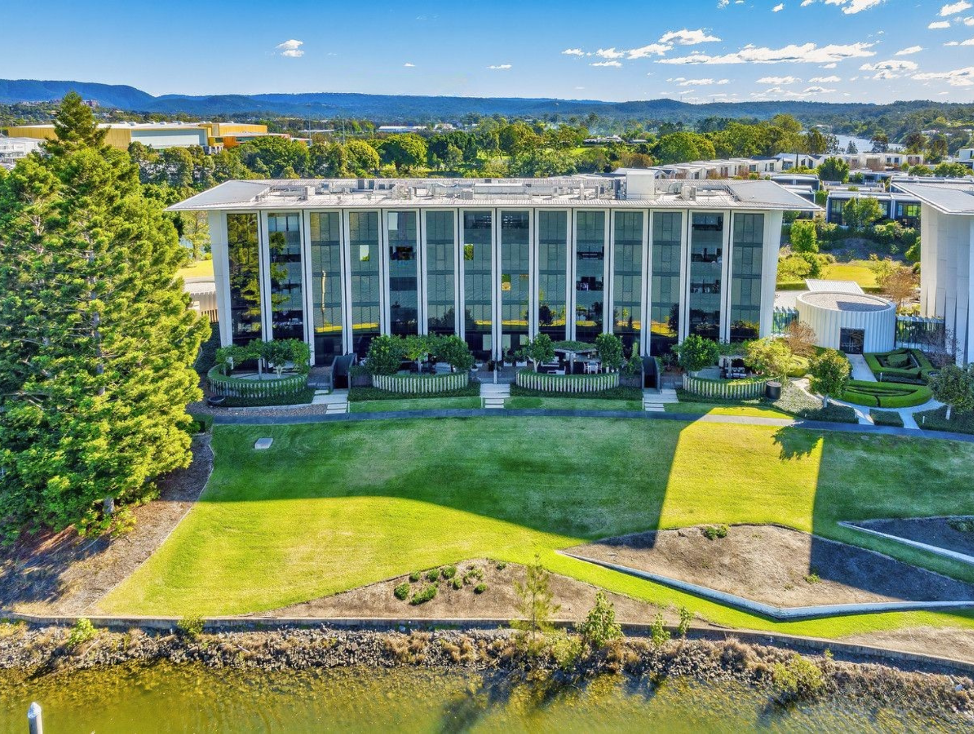 403W/1 Marina Drive, Benowa