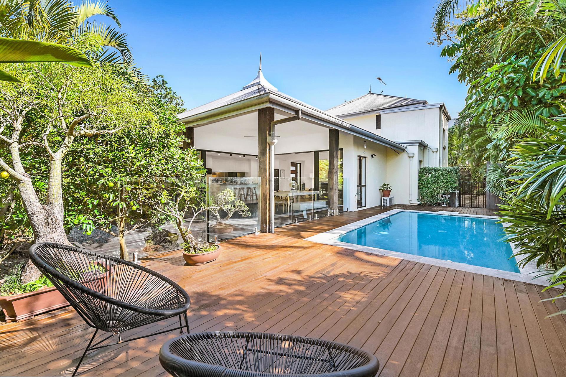 1/9A Greer Terrace, Southport