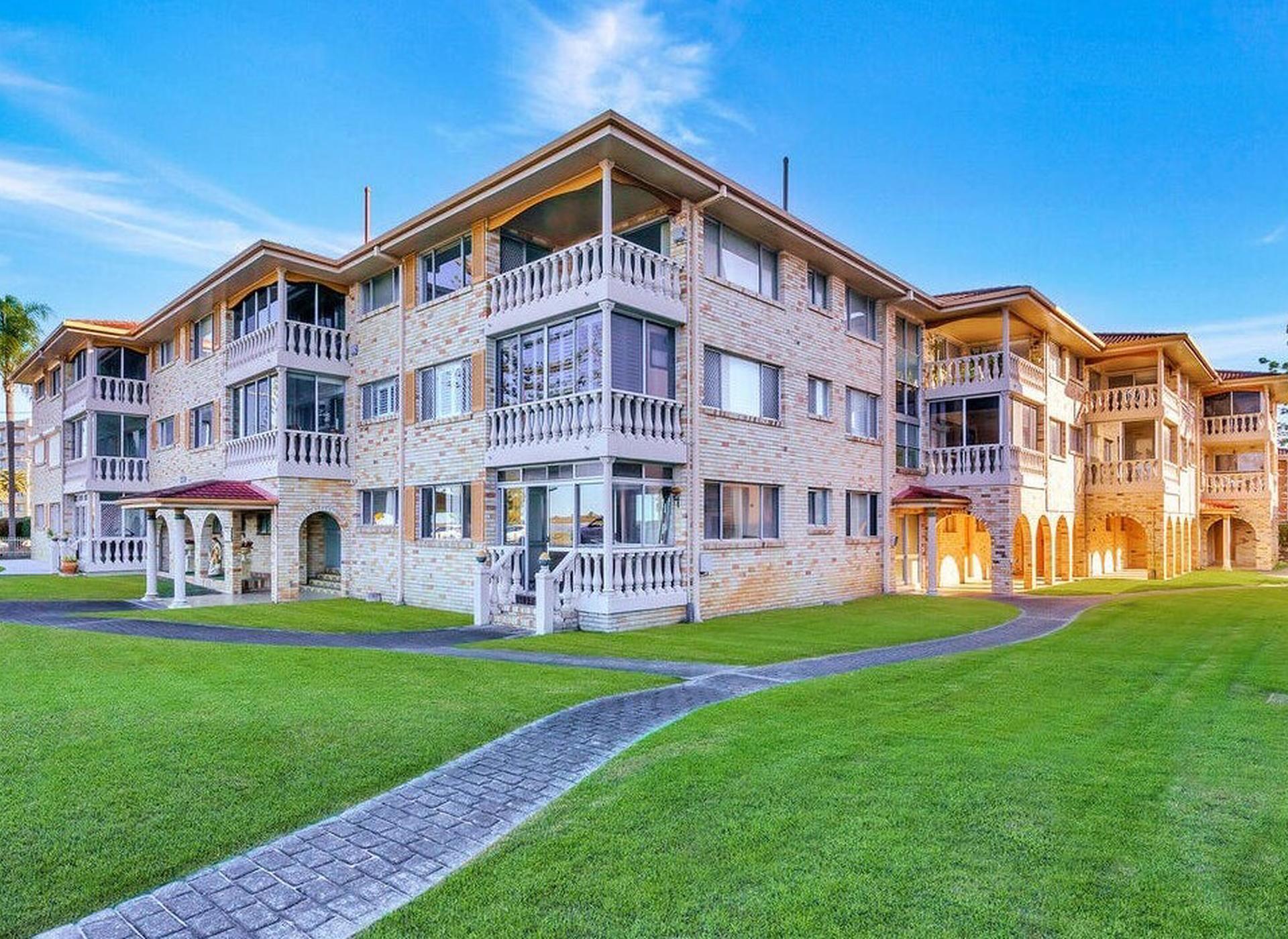10/500 Marine Parade, Biggera Waters