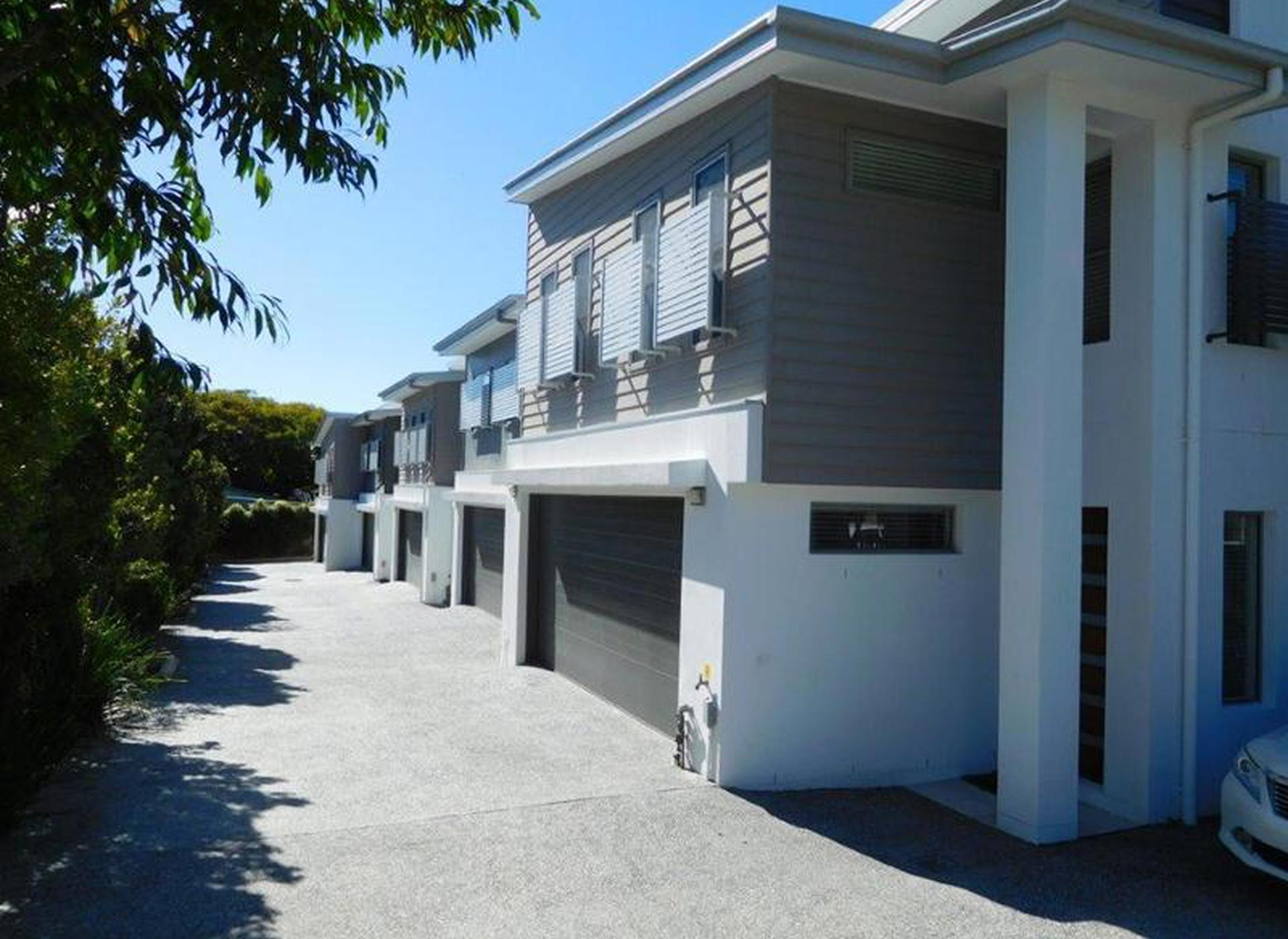 4/119 Eugaree Street, Southport