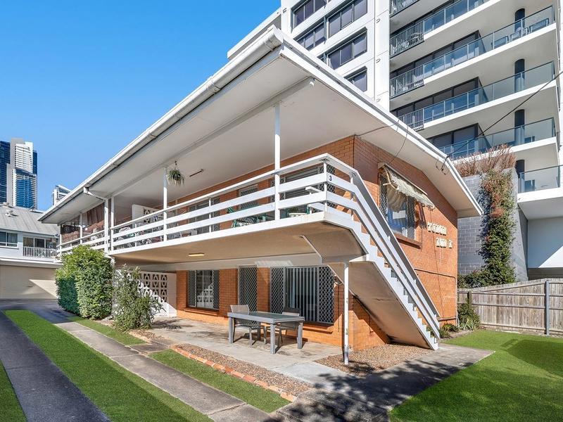 1/7 Weemala Street, Surfers Paradise