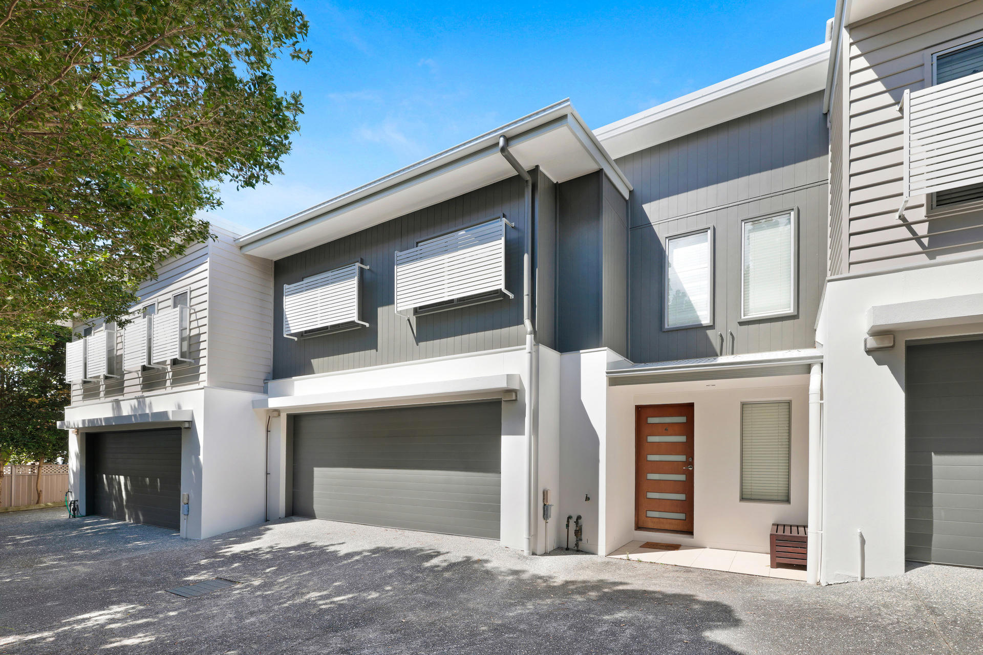 4/119 Eugaree Street, Southport