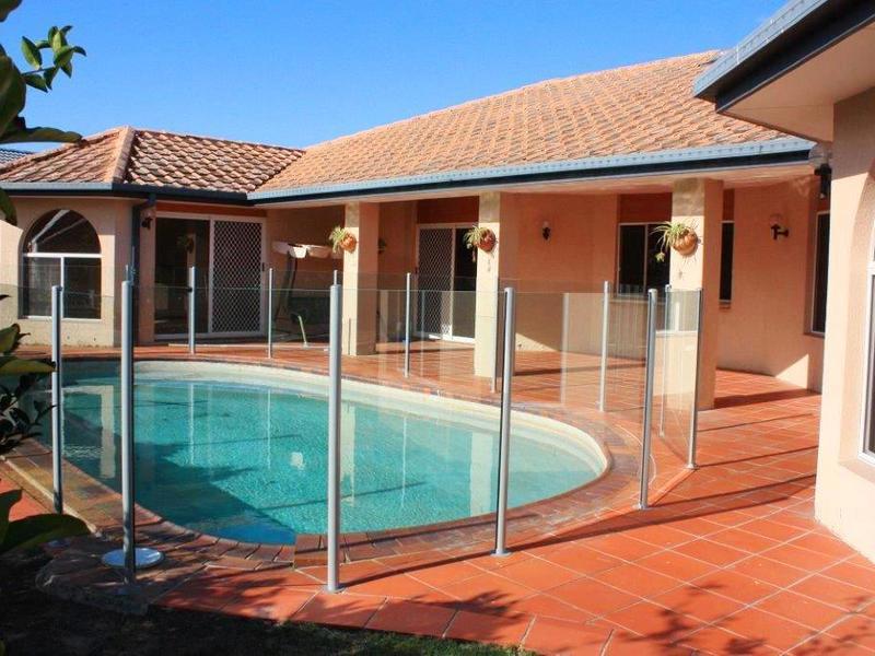 10 Rannock Avenue, Benowa Waters