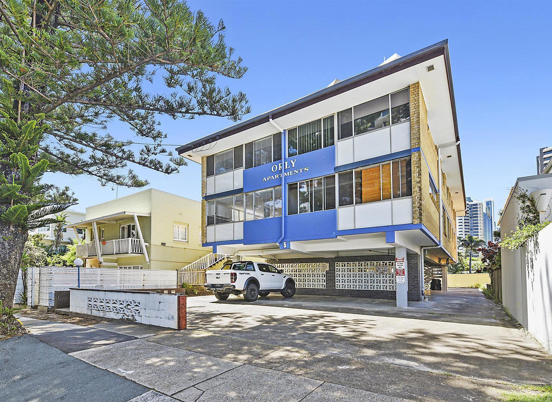 8/5 Thornton Street, Surfers Paradise