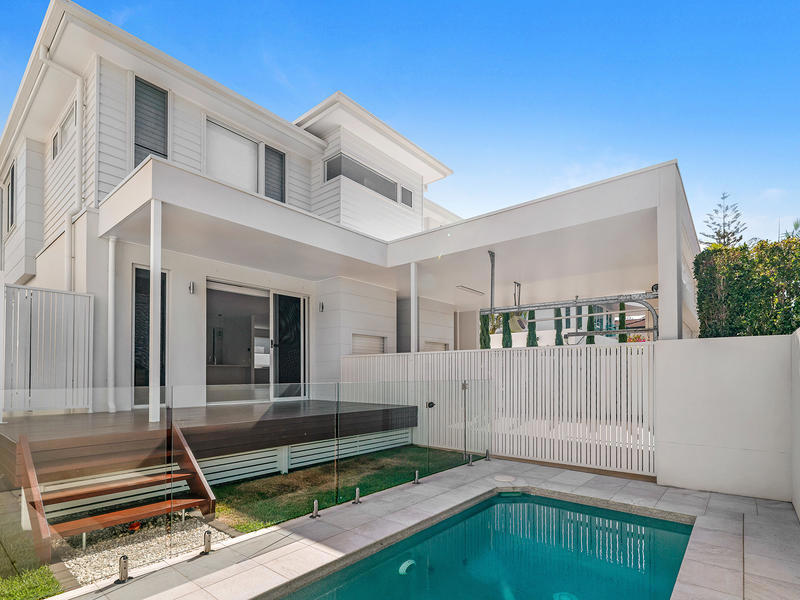 22 Norfolk Avenue, Surfers Paradise