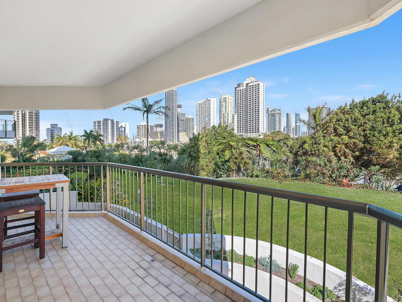 7/8 Admiralty Drive, Paradise Waters