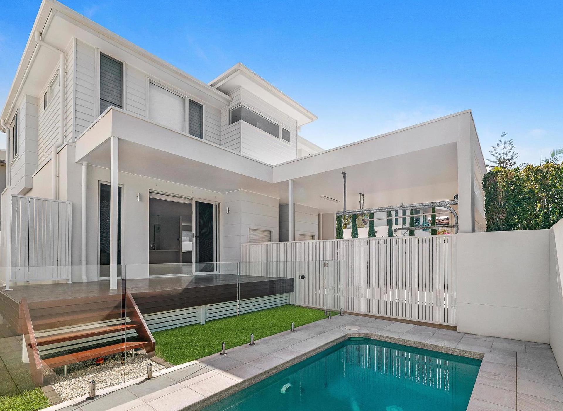 22 Norfolk Avenue, Surfers Paradise