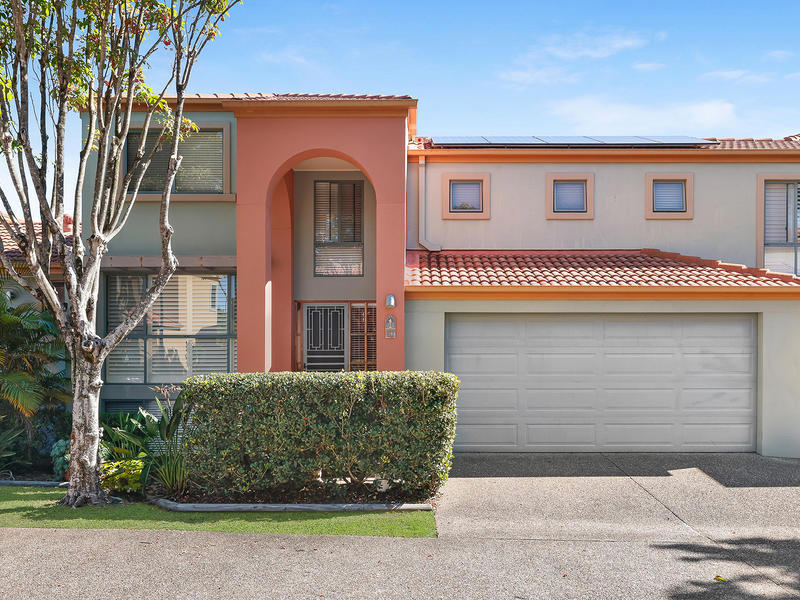 82/20 Fairway Drive, Clear Island Waters
