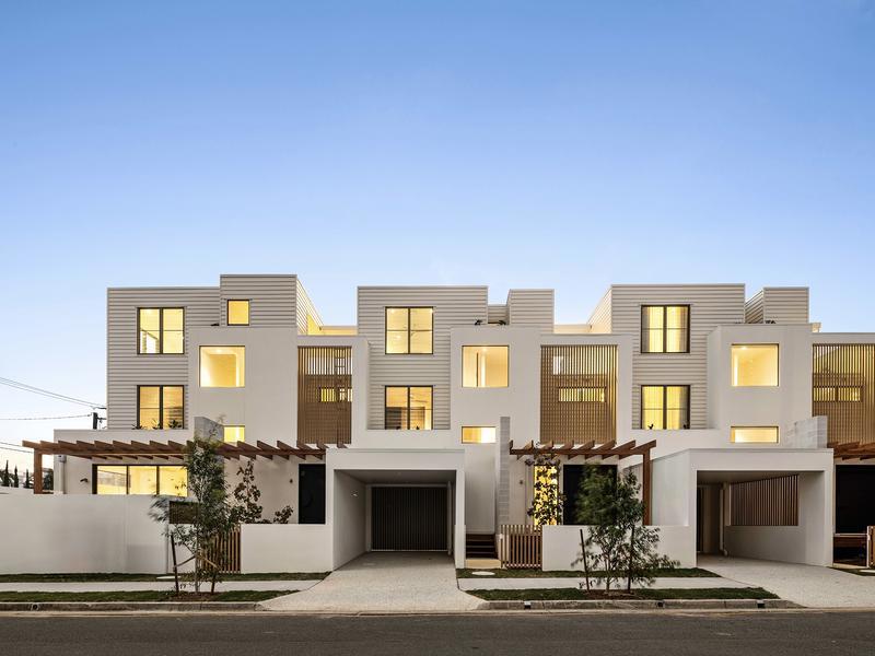 1, 2 & 3/19 Norfolk Avenue Avenue, Surfers Paradise