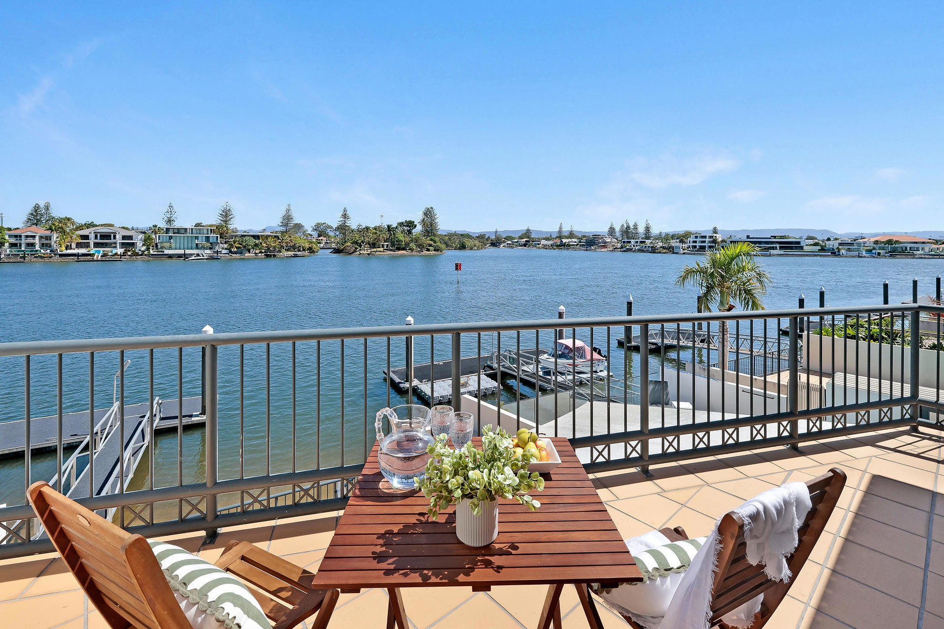 2/2 Peninsular Drive, Surfers Paradise