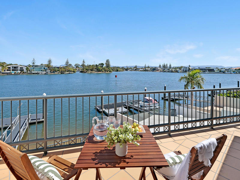 2/2 Peninsular Drive, Surfers Paradise