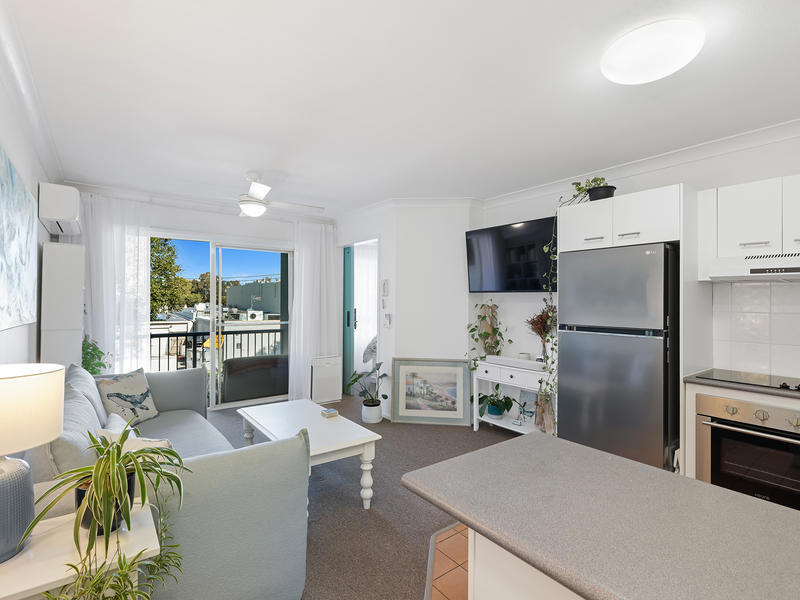 10/3-5 Barranbali Street , Surfers Paradise
