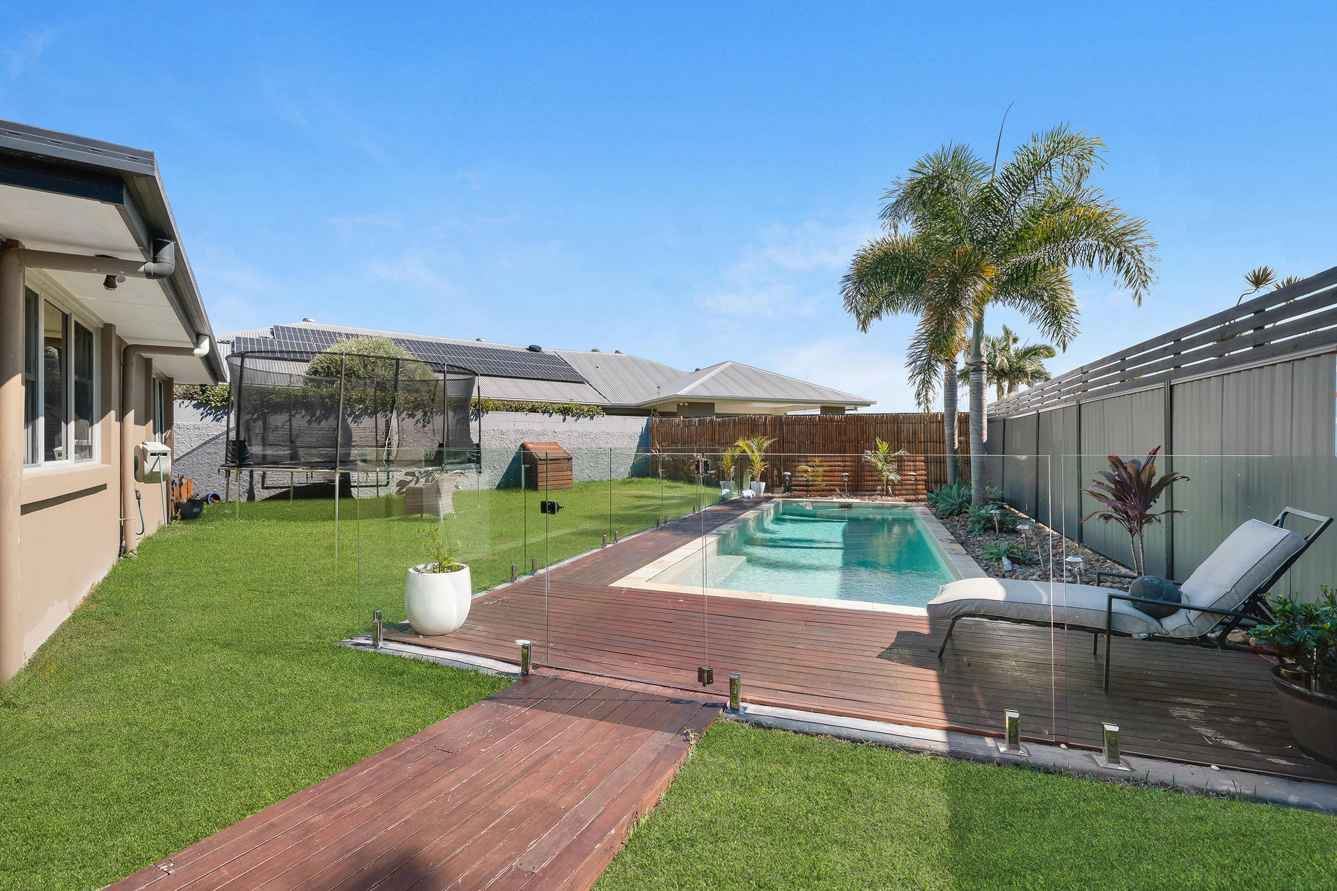 27 Holland Court, Broadbeach Waters