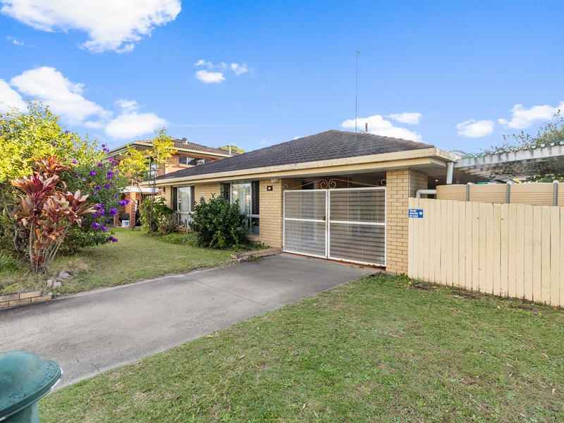 15 Grevillia Avenue, Southport