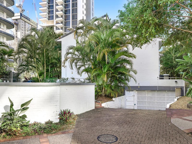 2/17 Riverview Parade, Surfers Paradise