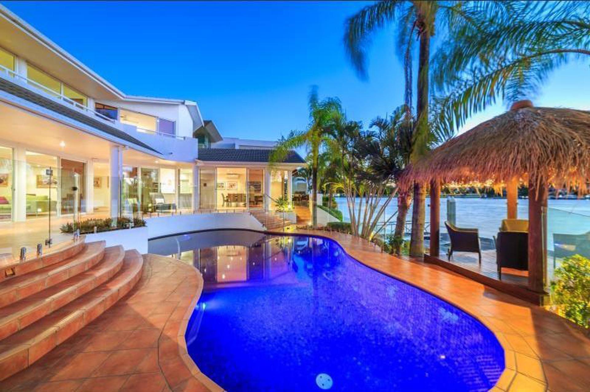 105 Commodore Drive, Paradise Waters