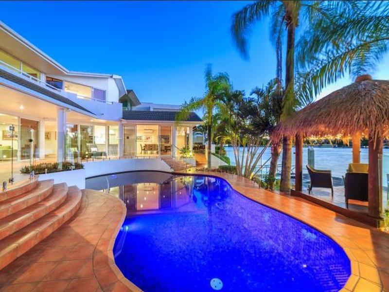105 Commodore Drive, Paradise Waters