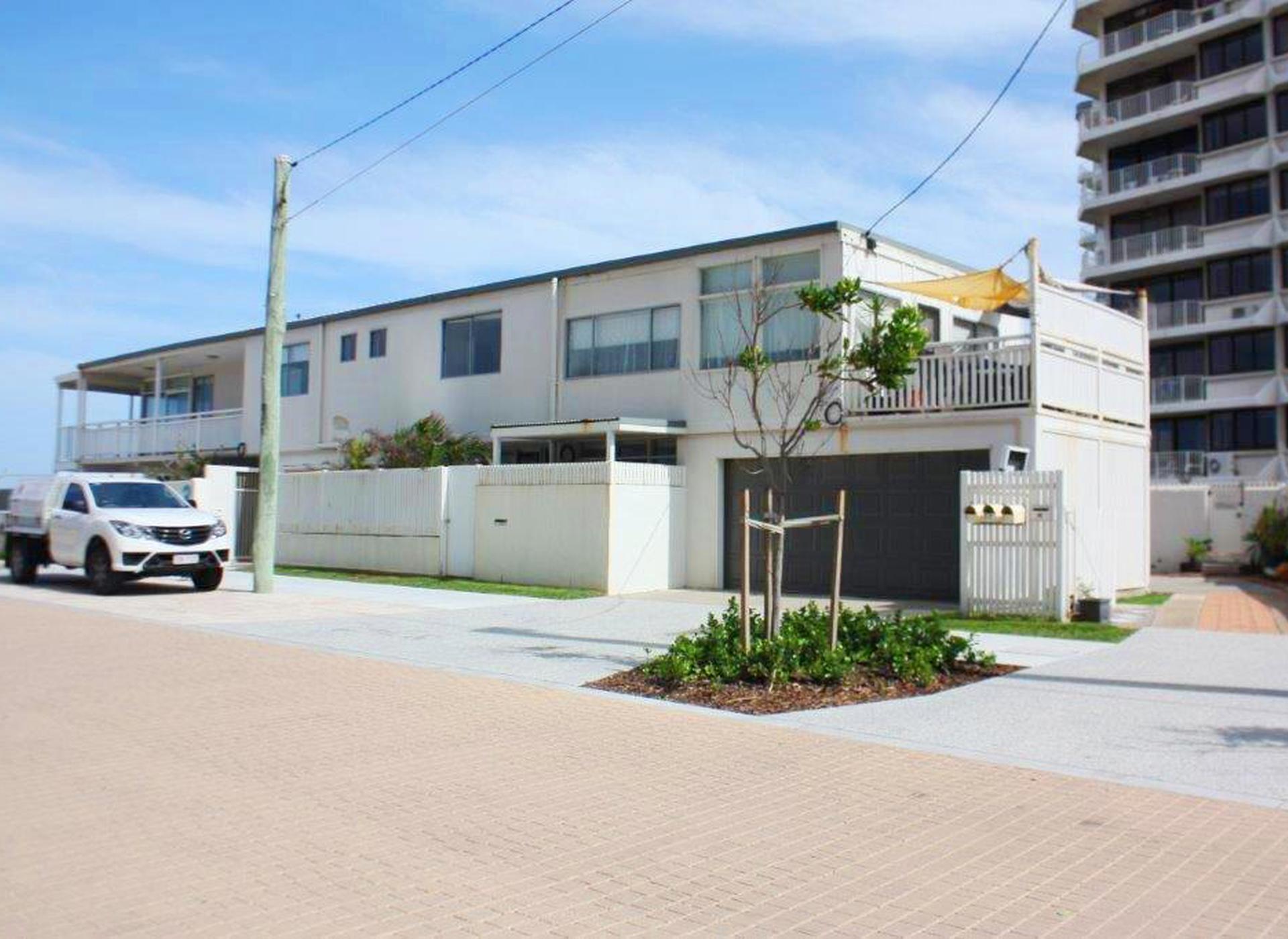 2/2 Wharf Road, Surfers Paradise