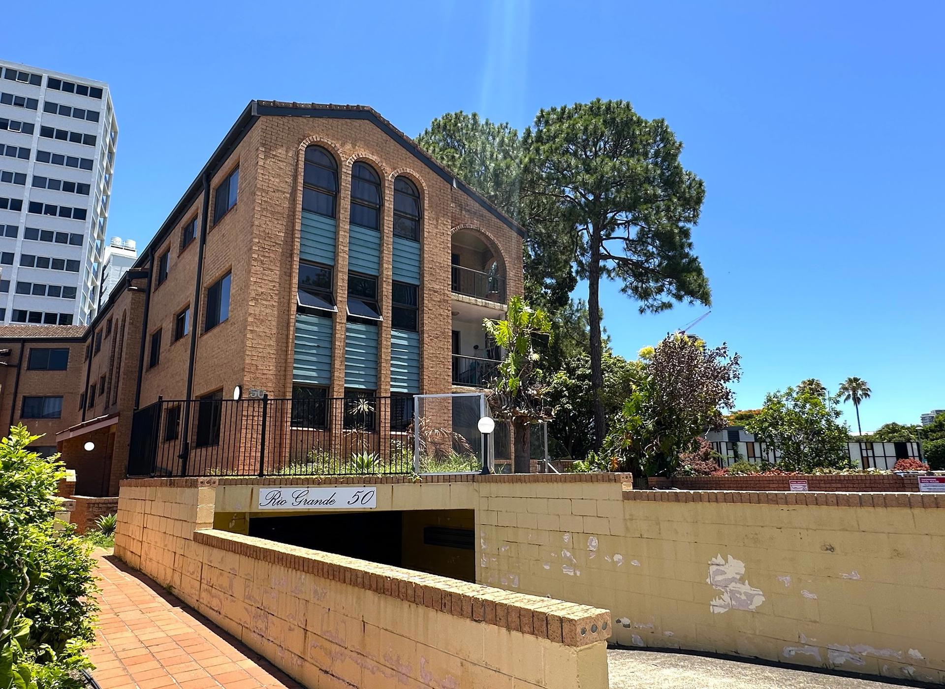 1/50 Peninsular Drive, Surfers Paradise