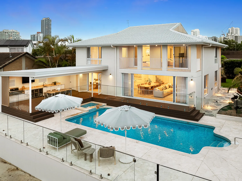 50 Commodore Drive, Paradise Waters