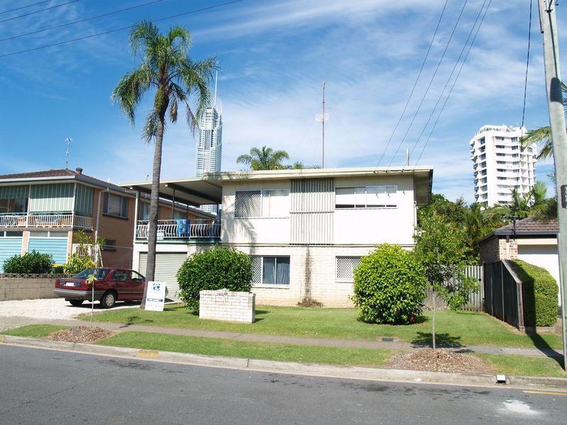 1/25 Leonard Avenue, Surfers Paradise