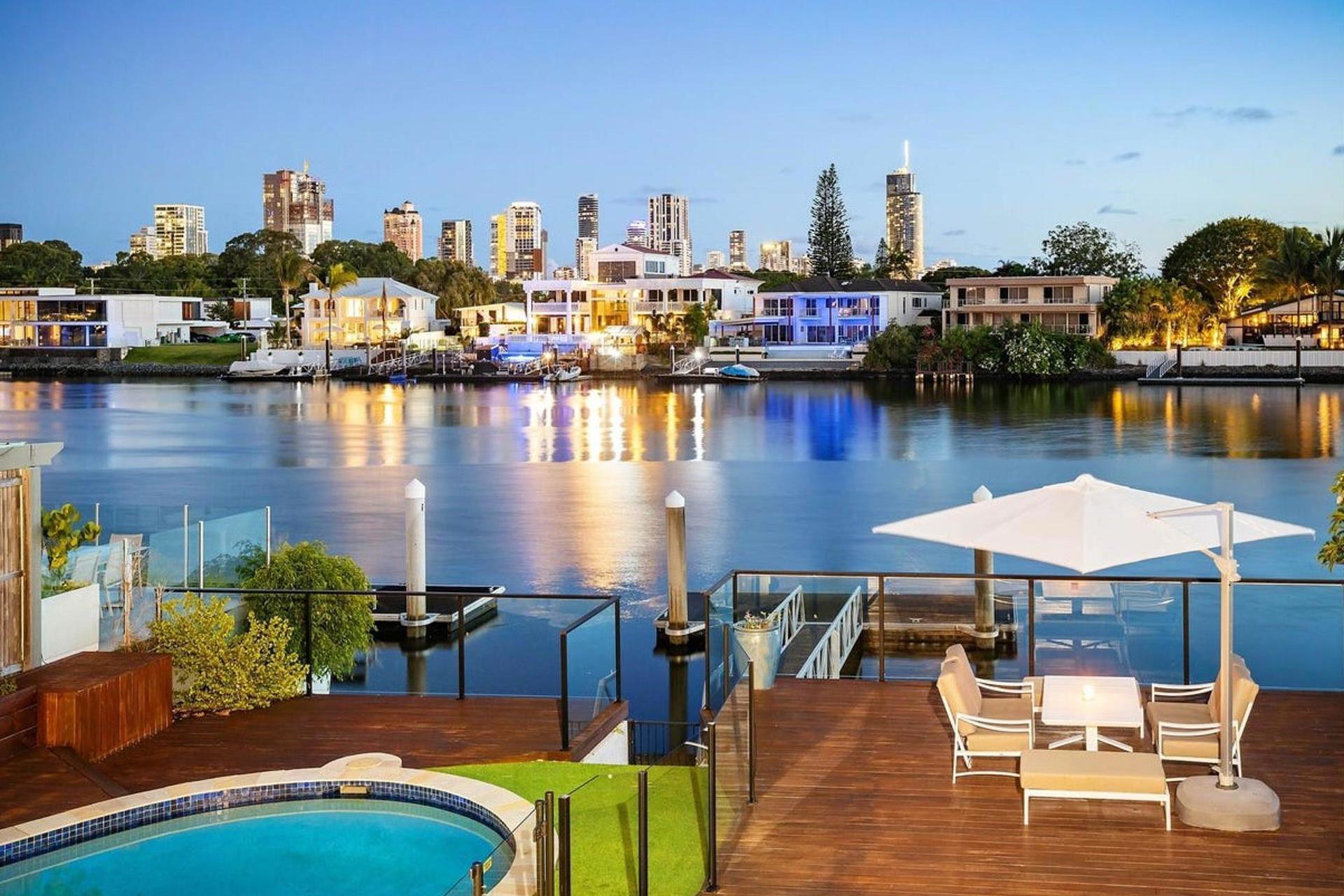 100 Amalfi Drive, Isle Of Capri