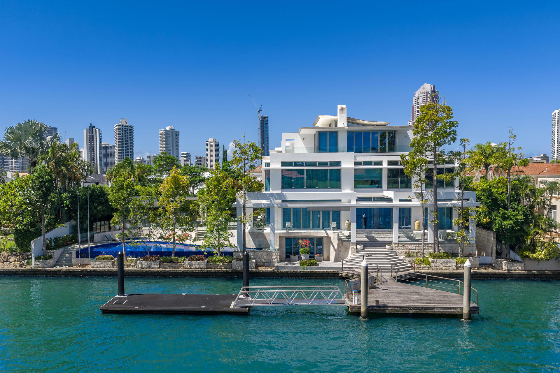 141-143 Commodore Drive, Paradise Waters