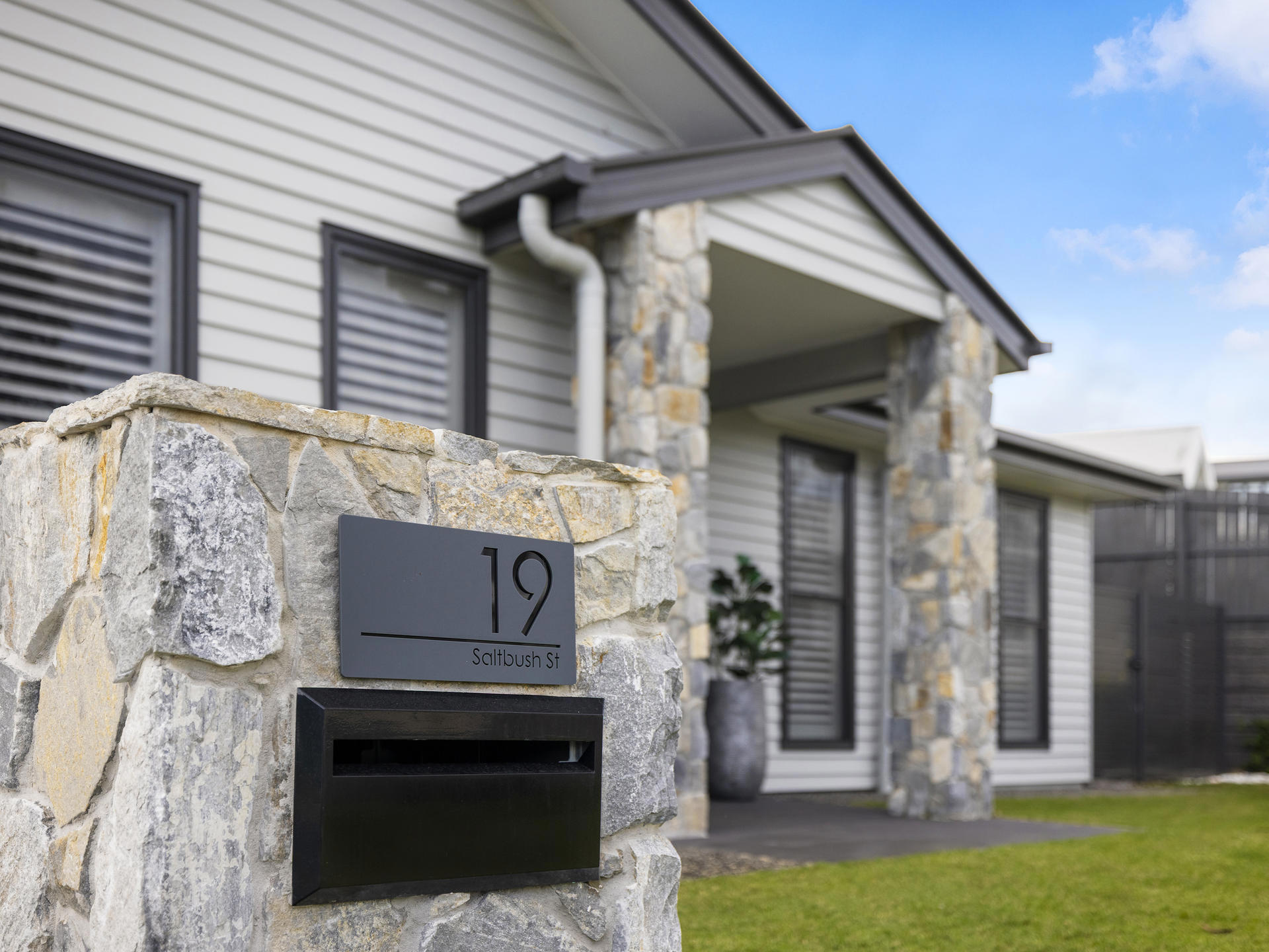19 Saltbush Street, Redland Bay