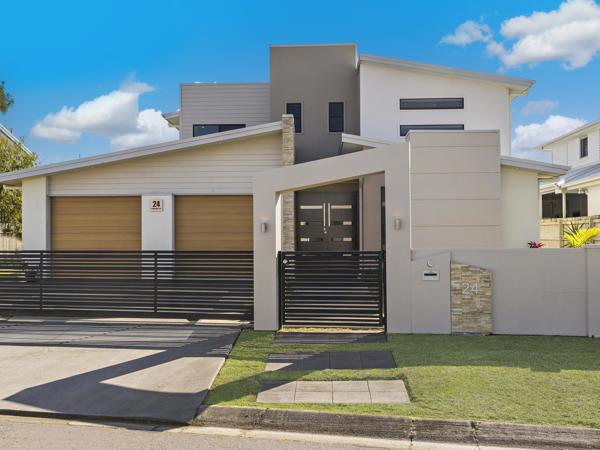 24 Compass Court, Raby Bay