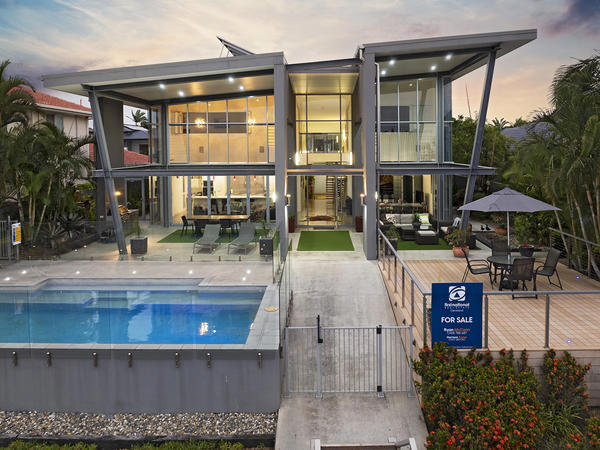 8 Carling Court, Raby Bay