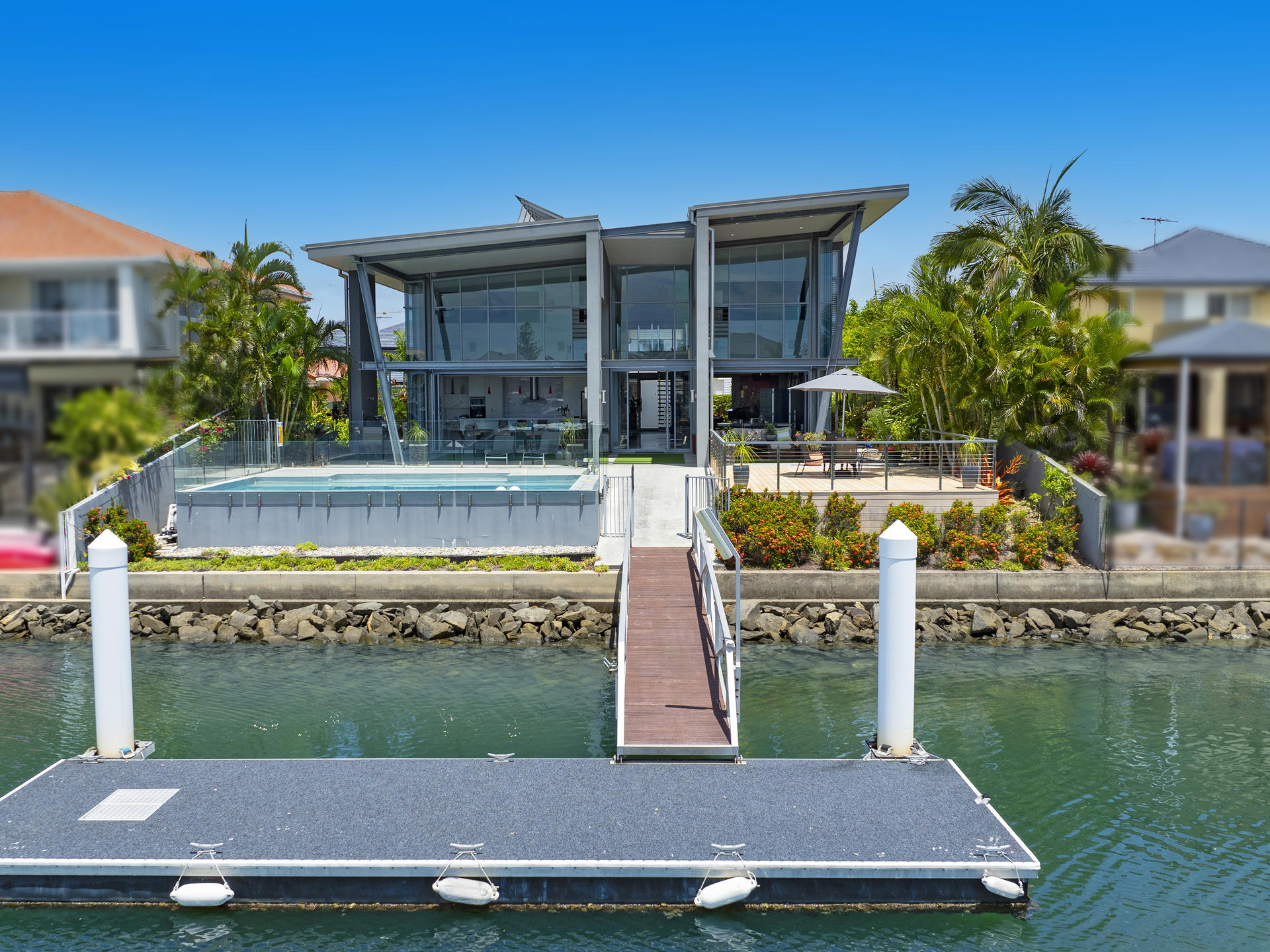 8 Carling Court, Raby Bay