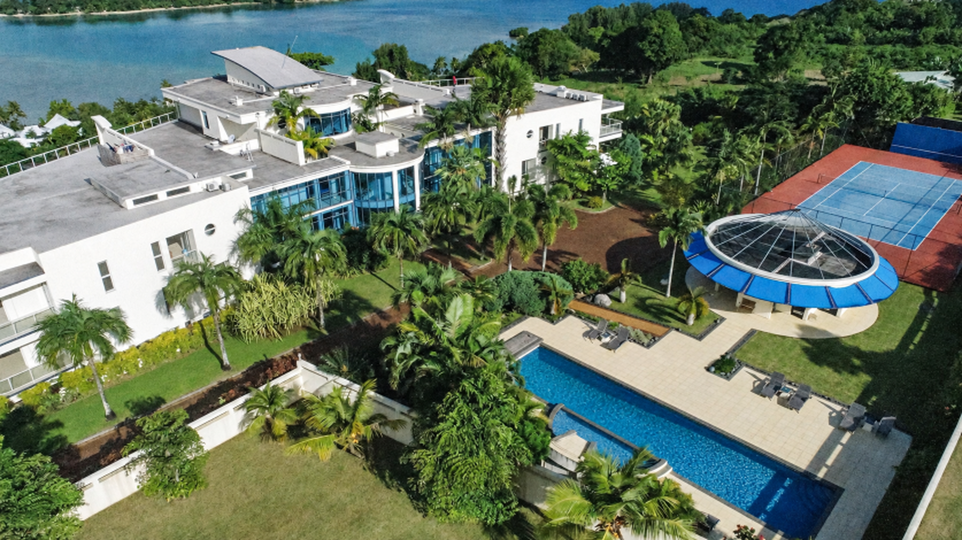 Luxury Amalfi Penthouse for Sale in Port Vila with Panoramic Ocean Views, photo 1 of 12