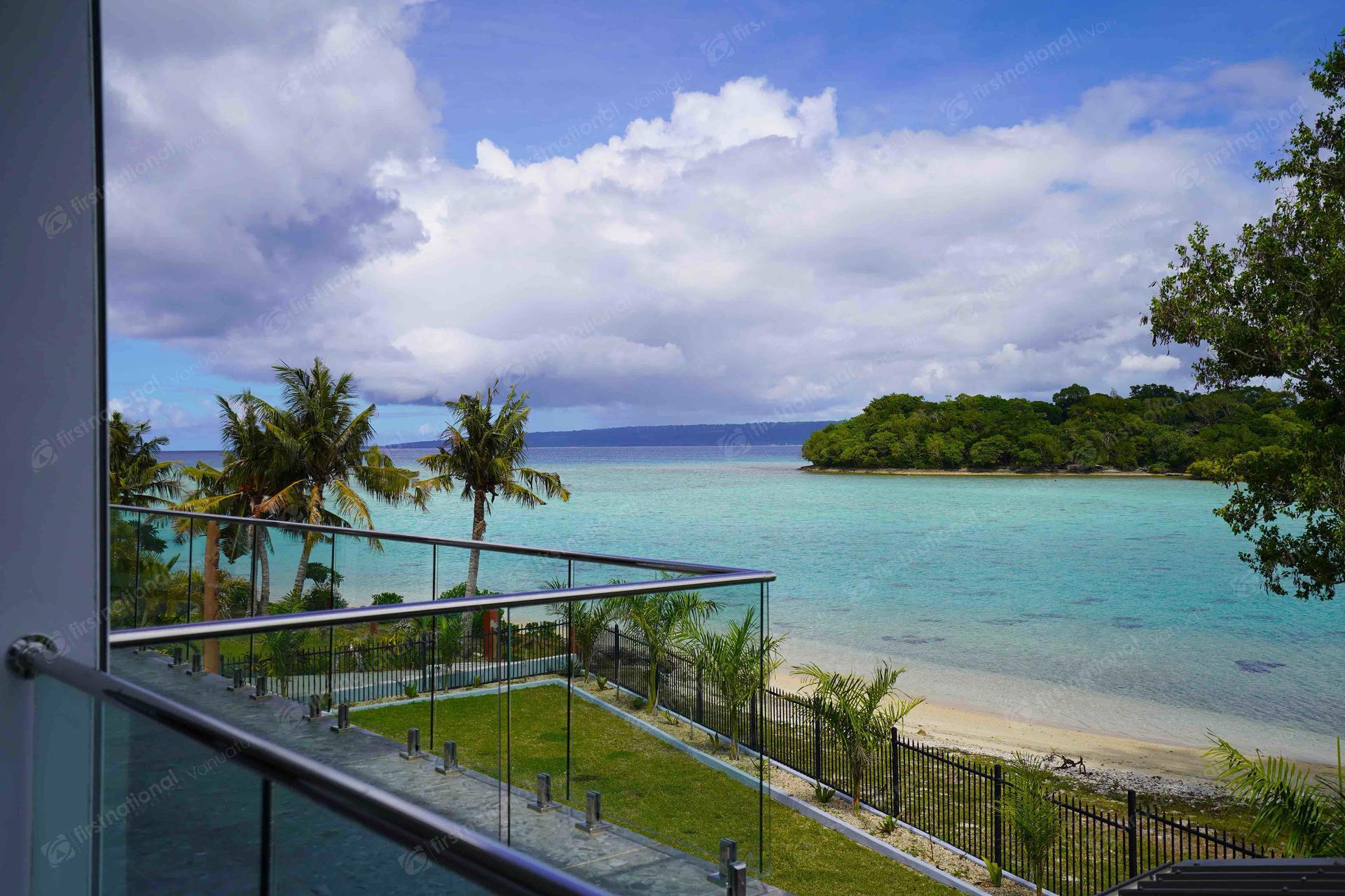 Paradise Found - Luxury Three-Level Waterfront Residence, photo 2 of 17