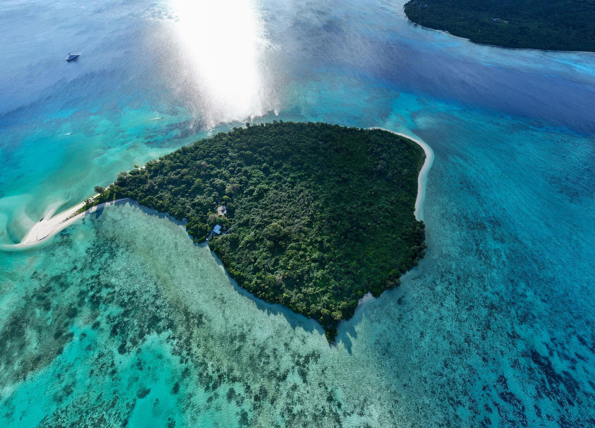KAKULA ISLAND – A rare private island opportunity in Vanuatu