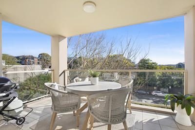 305/450 Military Road