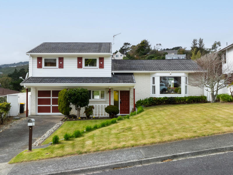 9 Caesars Place, Churton Park