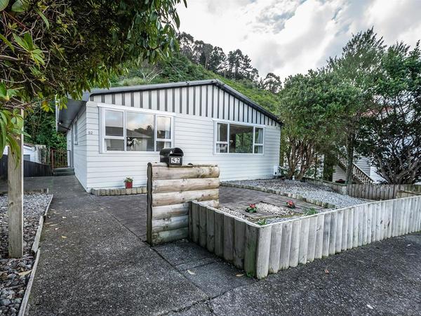 52 Kiwi Crescent, Tawa