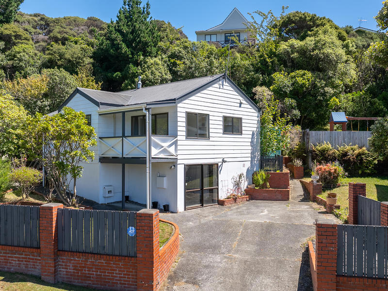 67 Omapere Street, Whitby