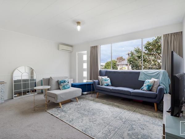 1/377 Main Road, Tawa