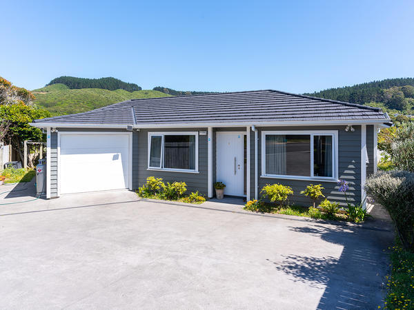 10 Larsen Crescent, Tawa