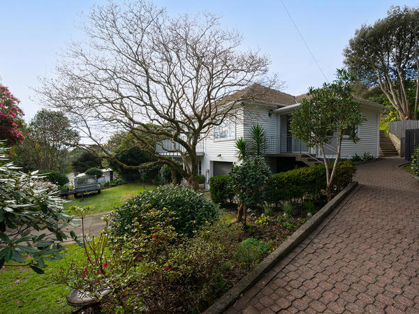 15 Ngatitoa Street, Tawa