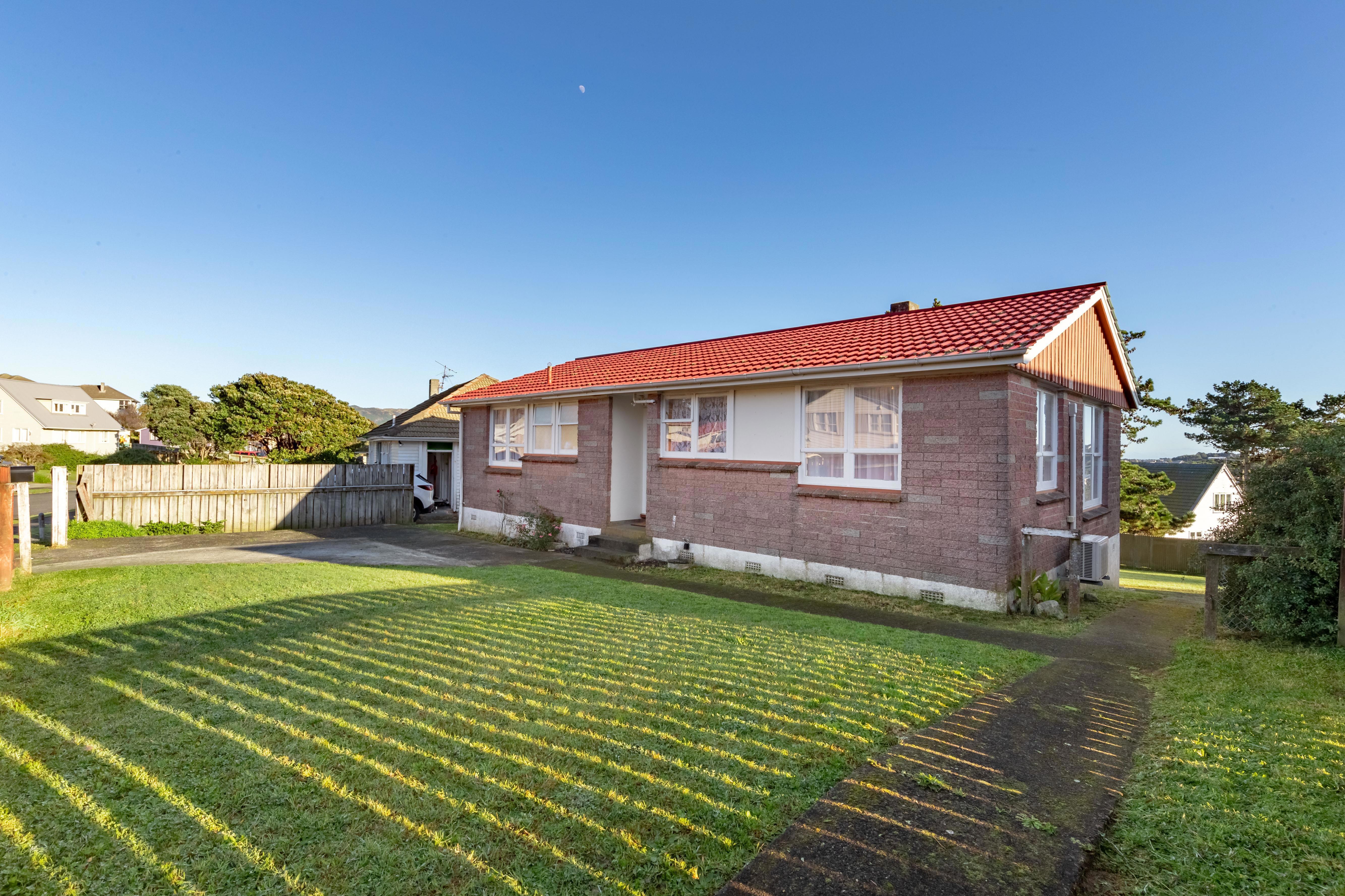 15 Arahura Crescent, Waitangirua