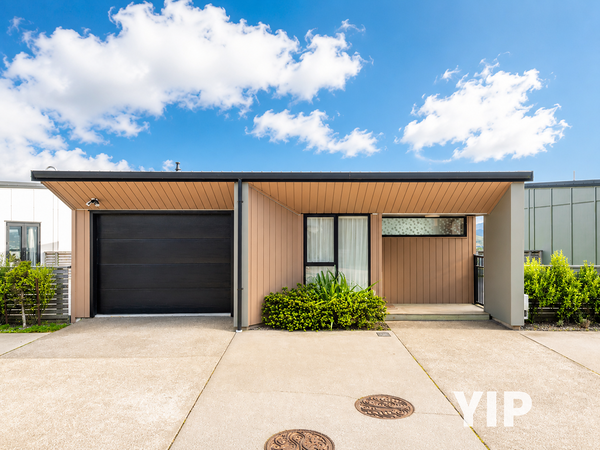 28 Red Beech Avenue, Woodridge