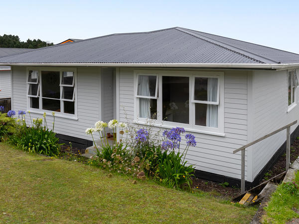 65 Waihora Crescent, Waitangirua