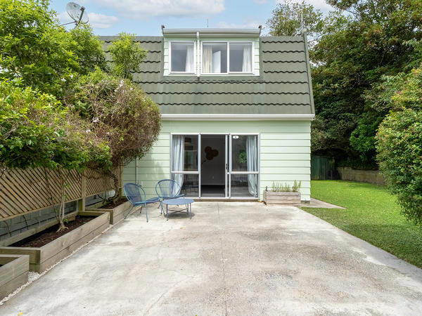 8/2 Burdendale Grove, Churton Park