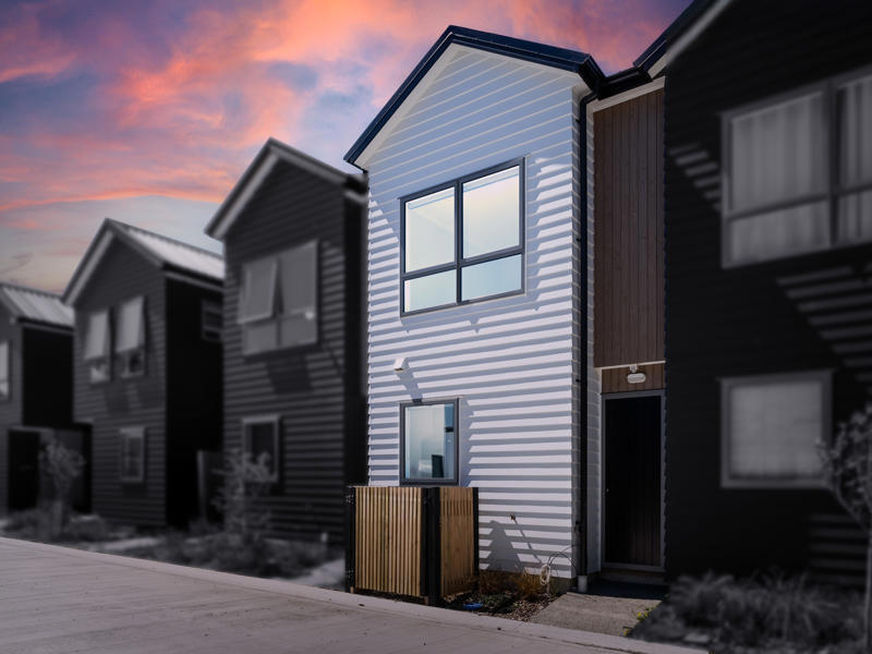 2/10 Marion Street, Silverstream