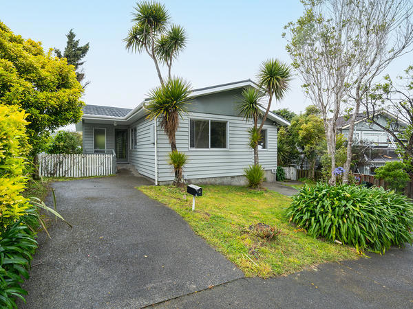 32 Thurleigh Grove, Karori